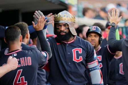 Guardians hold off Tigers 6-4
